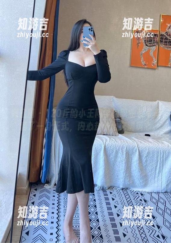 微密圈 - 120斤的小王同学的职业装写真，套了一身正式，内心却依旧充满玩心。