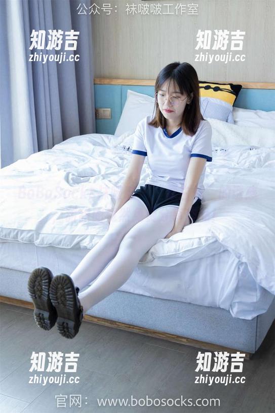 BoBoSocks袜啵啵-甜甜圈 BoBoSocks袜啵啵 - “厚白丝”的诱惑,甜甜圈竟然免费分享作品!
