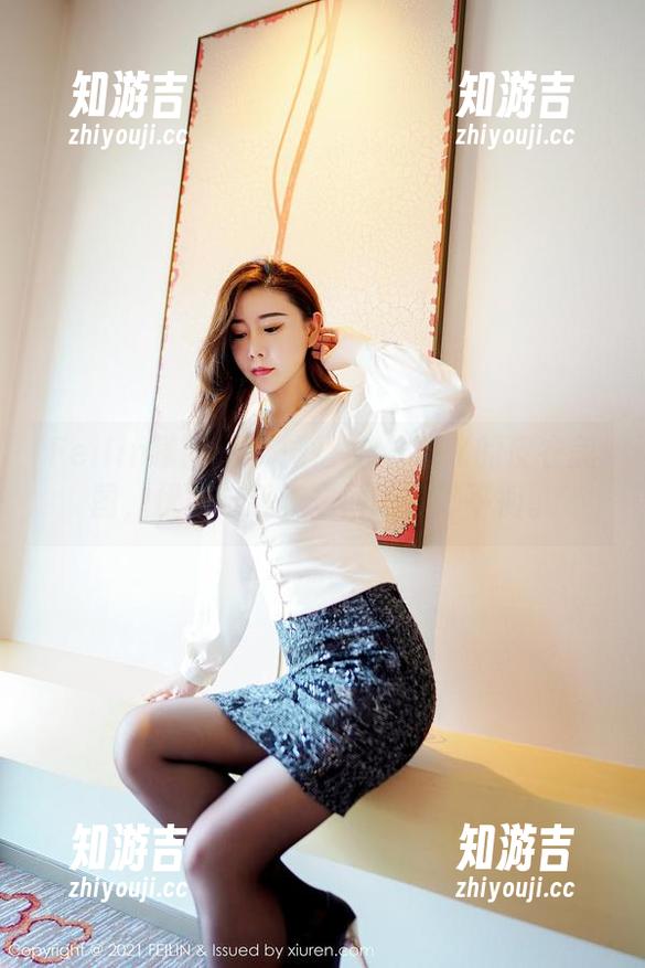Feilin嗲囡囡 - 施忆佳KITTY的皮衣美图，优雅与叛逆之间的微妙平衡。
