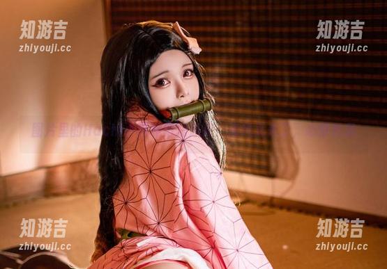 图片里的Hachi小芭和蒂法泳装：海风又来了，心情也是