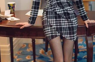 HuaYang花漾 – 免费图集：黄乐然的泳池关照，这水面真让人怀疑是镜子吧？