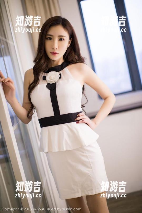 IMiss爱蜜社 - Lavinia肉肉的无圣光瑜伽合集：你以为我在练习，其实我在跟地板争风头！