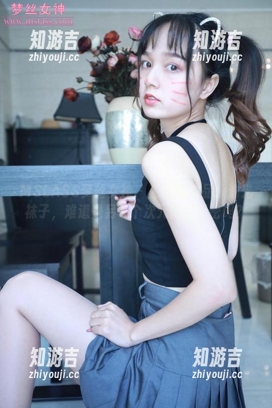 MSLASS梦丝女神 - 芷蕾的作品：油光袜子，难道是另一个次元的时尚密码？