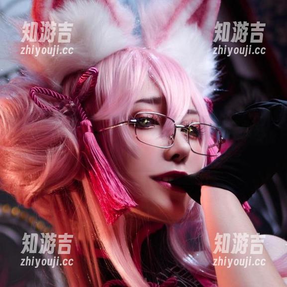 作品集：Sakiiii翎柒的美腿，脚踝曲线优雅，彷佛在向我示威。