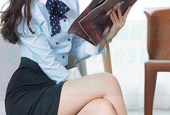 TouTiao头条女神 – 最新的教室探险，艾小青与课桌的火花，快来分享这种不可名状的氛围！