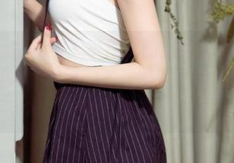 UGirls尤果网 – 李颜儿的这组白裙定制图集，是想引起我的注意吗？看着看着就有点小紧张的。