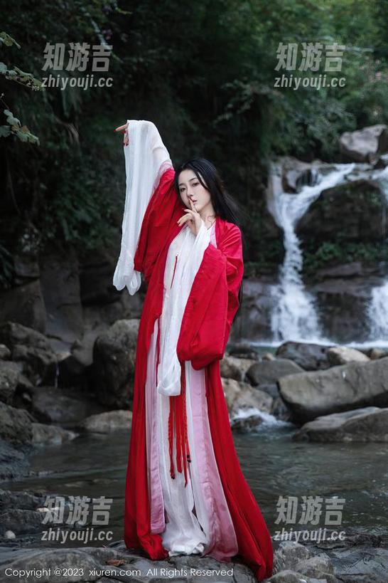 Xiuren秀人网-刘艾琳Allen Xiuren秀人网 - 刘艾琳Allen别小看美脚写真分享:连我家的猫都开始学习摆姿势!
