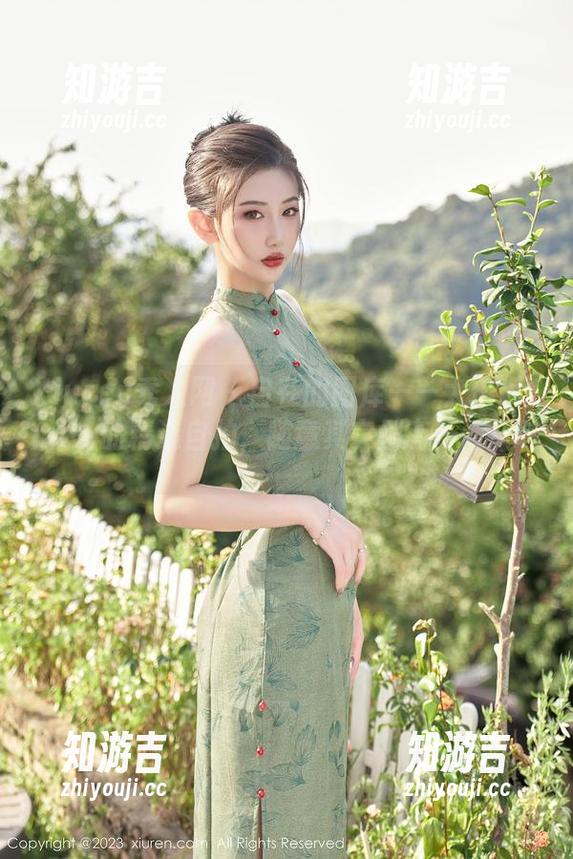 Xiuren秀人网 - 自在的图库——大琪琪Emily的精选自拍，随意其实别有一番风味。
