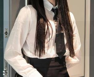 Xiuren秀人网 – 穿上修女服，小泡芙winna的私拍图集，带点俏皮的“罪”