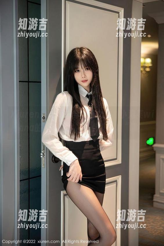 Xiuren秀人网 - 穿上修女服，小泡芙winna的私拍图集，带点俏皮的“罪”
