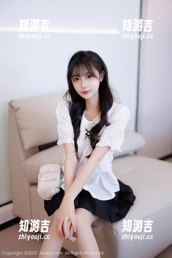 Xiuren秀人网 - 轻轻一转身，小蛮妖_honey皮衣里的隐秘私拍资源