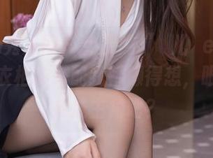 Xiuren秀人网 – 免费瞧“玥儿玥er眼镜”照片，衣柜的搭配我都懒得想，眼镜该不会成主角吧？
