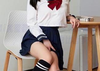 YouMi尤蜜荟 – 看合法萝莉的棉袜作品集，居然有线条也比画多