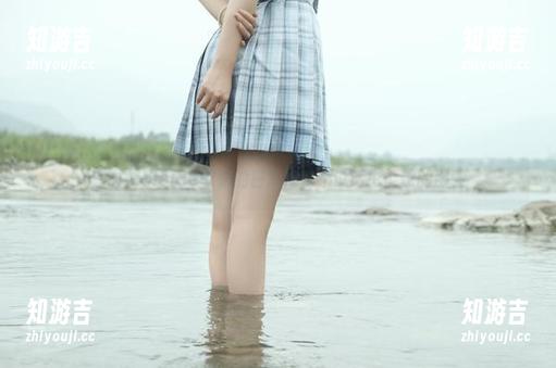 套图：eloise软软的白旗袍，不说话也能撩的那种