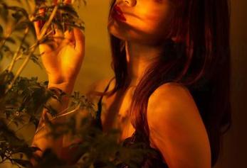partycat轰趴猫 – 看可乐Vicky的“美足”更新，有一种莫名的跋涉感，仿佛踏上了未知的旅程。