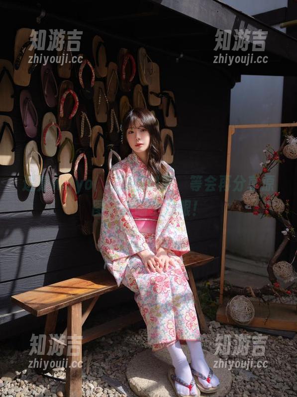 这是wuyo(우요)的制服，等会再分享原图，先瞄上几眼！