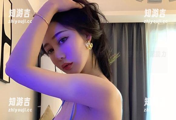 微密圈 - 在不爱笑的赛琳的定制作品中，少女似乎拥有了超能力？