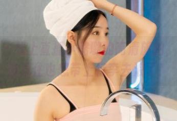丽柜 – 线上直播小璐璐的高清旅拍，看完没忍住也想带上行李去浪了！