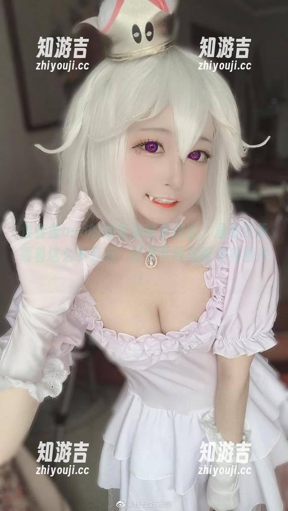 佳佳酱ovo的蓝色吊带体操服，居然还承载着这么多姿态，赶紧下载这张经典图片！