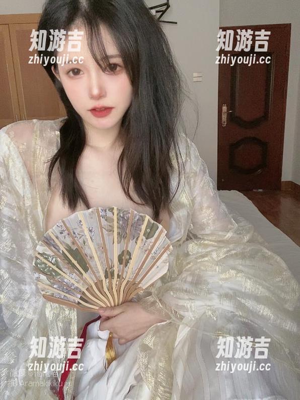 倦倦喵的图片，明明无圣光上却意外地亲密