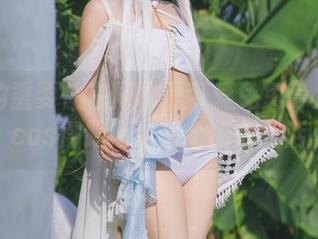 吊带的重要性在周叽是可爱兔兔身上显现，cos得跟高清拼个你死我活。