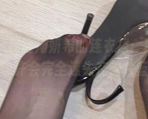 微密圈 – 探险周妍希的连衣裙，精选的套图，你也许会完全迷失在这片蓝天下～