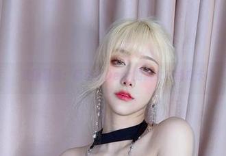 美图联萌：啾小妍Deer的猫女在线打卡