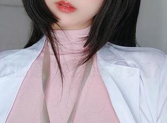 图集里女主K的毛衣，千变万化，我心里想的是，这些毛衣有多重？