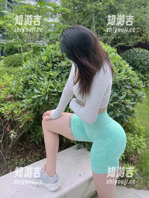 宋昱欣 微密圈 - 图集里的细节:宋昱欣的裤里丝,这种搭配实在太会撩了吧!