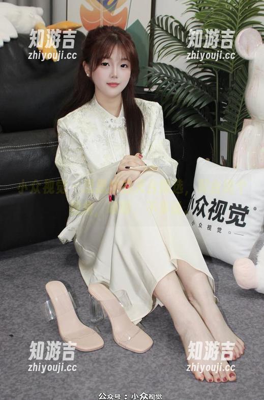 小众视觉 - 思思姐的天台精选，配合这个视角，啧啧，不多说。