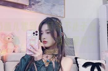 小小奶瓶儿驾到！吊带不止于美，下载这套图，你的信息量要炸了！