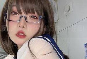 小泉学姐吖图册：透明女仆任务执行中——注意！别被晃到眼！