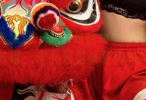 尤果网 – 精选一组：葛征model的秘书灵光乍现，未必只是桌面前的风景