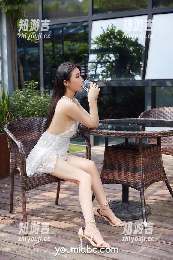 尤蜜荟 - 新鲜出炉！易阳的写真集，你确定准备好进入这个秘密空间了吗？