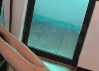 异思趣向 – 小九的红裙黑丝写真，真有种想把这美图发给好友的冲动。