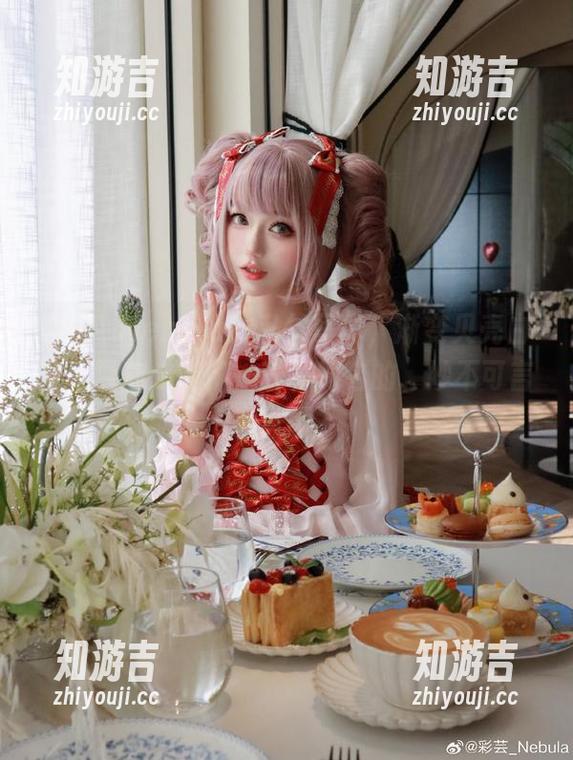 彩芸_Nebula的私拍写真，渐变贝壳白紫，带你走入了一种不知名的、妙不可言的氛围？