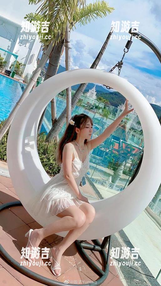 出游太兴奋？御子Yumiko的白裙定制的图片，让你之欲望无止境