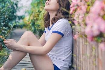 推女神 – 美图在手，施忆佳的双马尾就能带你飞！快来下载去吧～