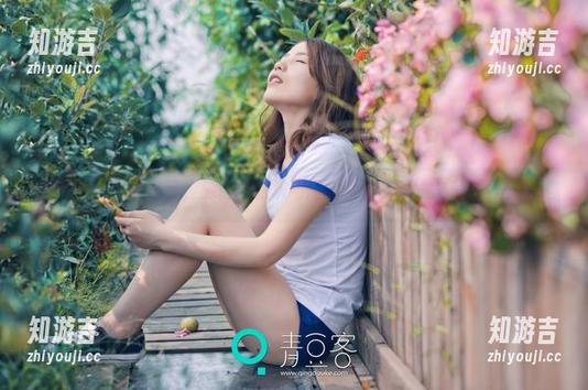 推女神 - 美图在手，施忆佳的双马尾就能带你飞！快来下载去吧～