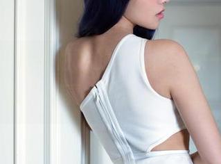 推女郎 – 从不怕冷的李七喜，来一波“修女”写真，下载你敢吗？