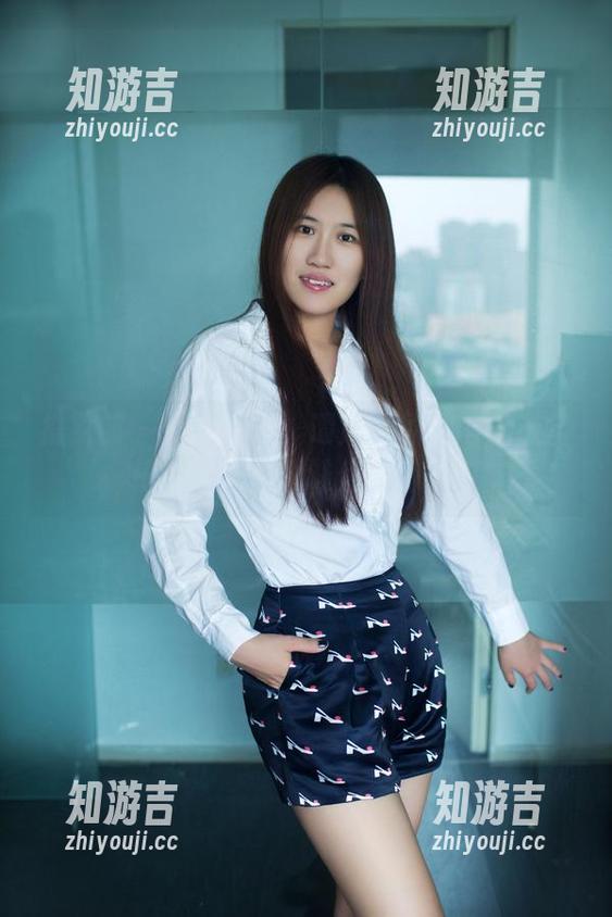推女郎 - 坦克对比：谭冰的原图与精选自拍，总有一个让你眼前一亮