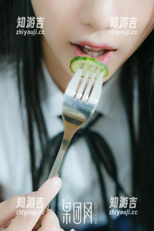 果团网 - 尹意纯的白丝合集，看得我都不知该把目光放哪里好