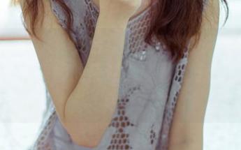 果团网 – 又是天台，又是黄歆苑，写真展现出一种平静的叛逆，套图里好想继续探险。