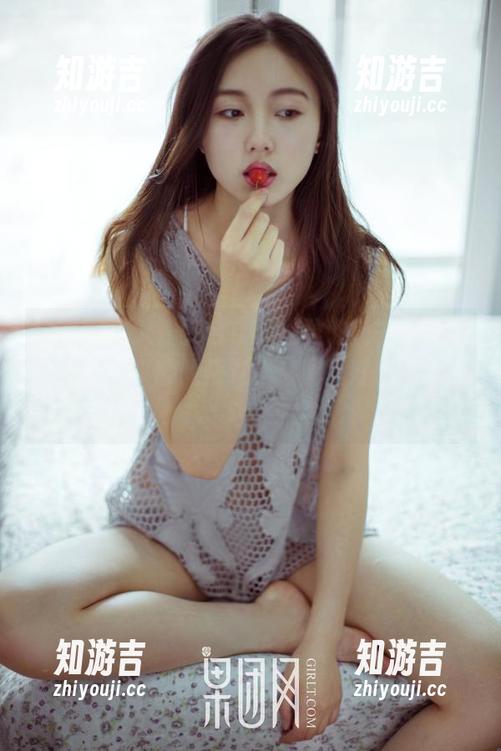 果团网 - 又是天台，又是黄歆苑，写真展现出一种平静的叛逆，套图里好想继续探险。