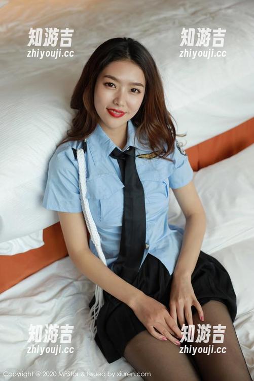 模范学院 - 看！原图上SiByl李思宁的礼服瞬间变成了我的灵感来源！