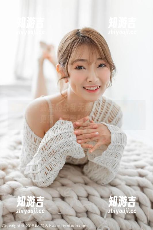 爱蜜社 - 教室的杂乱无章和温心怡的图片更新，完美融合了吗？