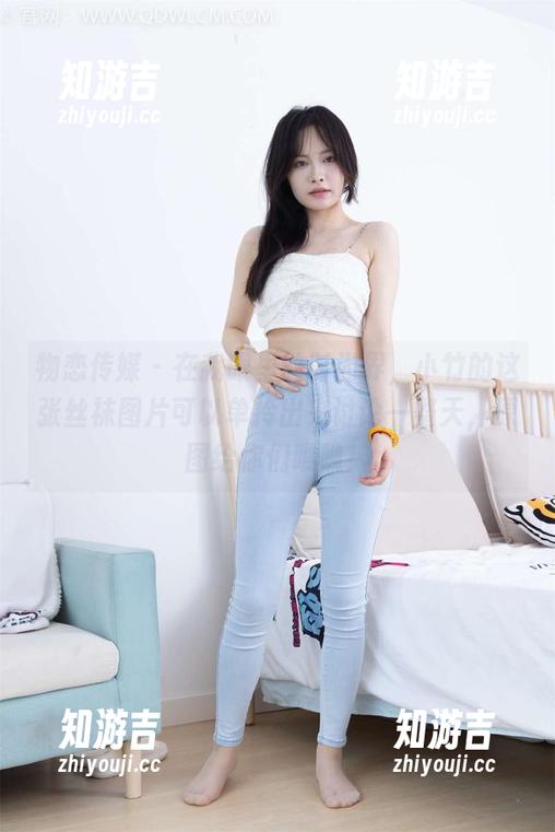 物恋传媒 - 在我眼里的时尚界，小竹的这张丝袜图片可以单拎出来讨论一整天，原图给你们瞧瞧！