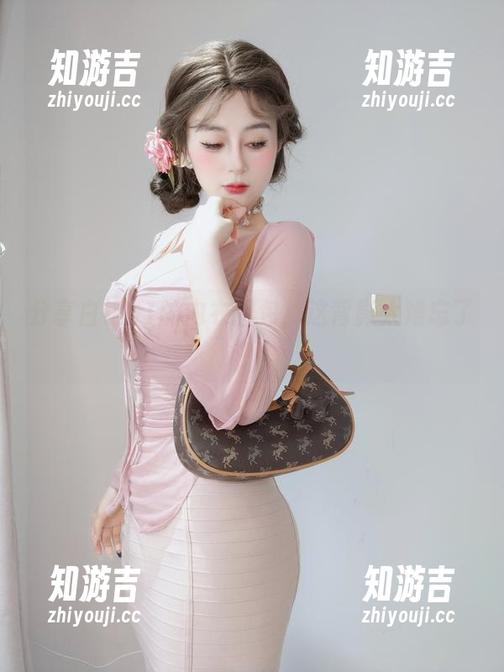 分享白银81的内衣图包，这背影太难忘了！