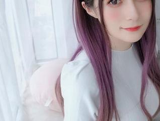 观看白银81那几乎无限延展的长腿，原图会让你欲罢不能。