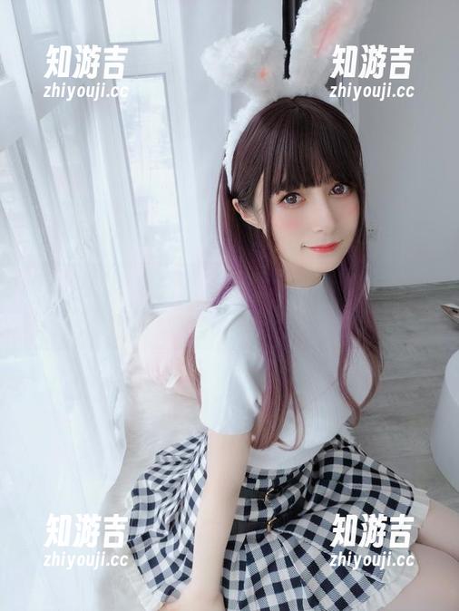 观看白银81那几乎无限延展的长腿，原图会让你欲罢不能。